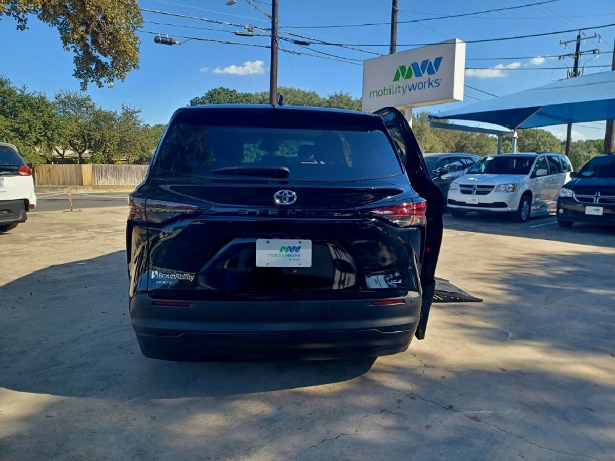 2025 TOYOTA SIENNA - Image 9