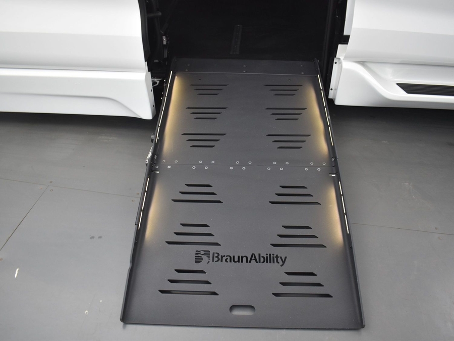 New 2025 Toyota Sienna Hybrid LE - BraunAbility Side Entry Entry Fold Out Automatic Ramp
