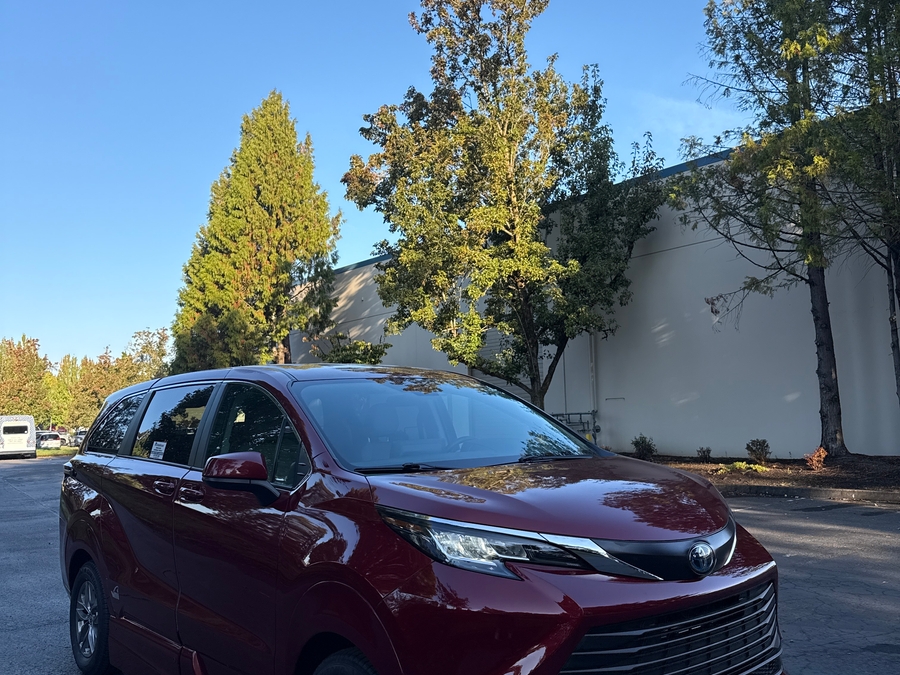 Used 2022 Toyota Sienna Hybrid LE AWD - VMI Side Entry In Floor Automatic Ramp