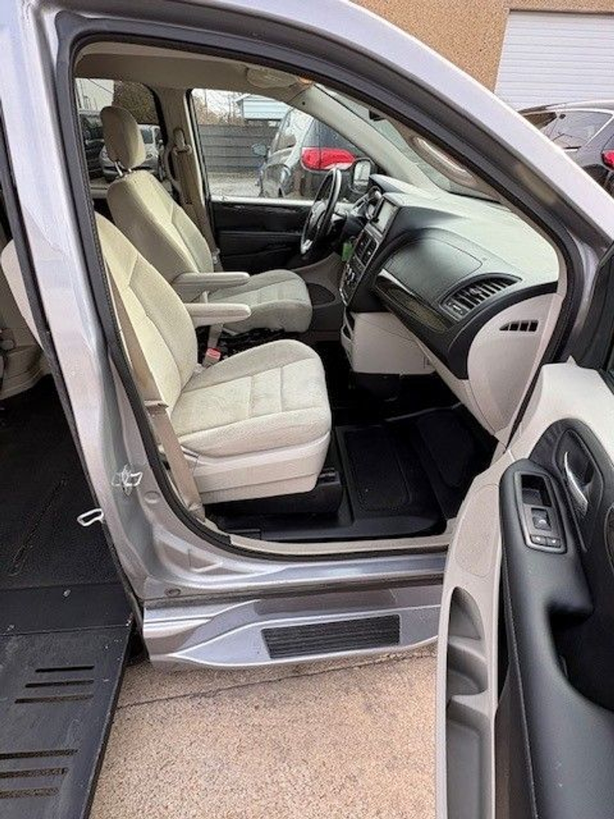 2014 DODGE GRAND CARAVAN - Image 13