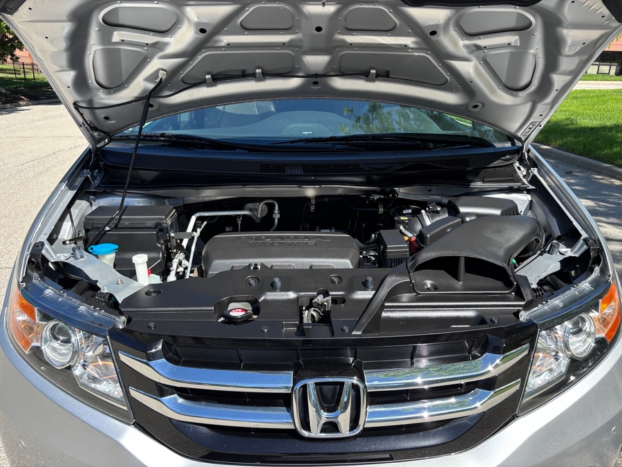 Used 2015 Honda Odyssey Touring Elite - VMI Side Entry Entry In Floor Automatic Ramp