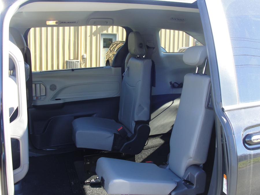 Black Toyota Sienna image number 16