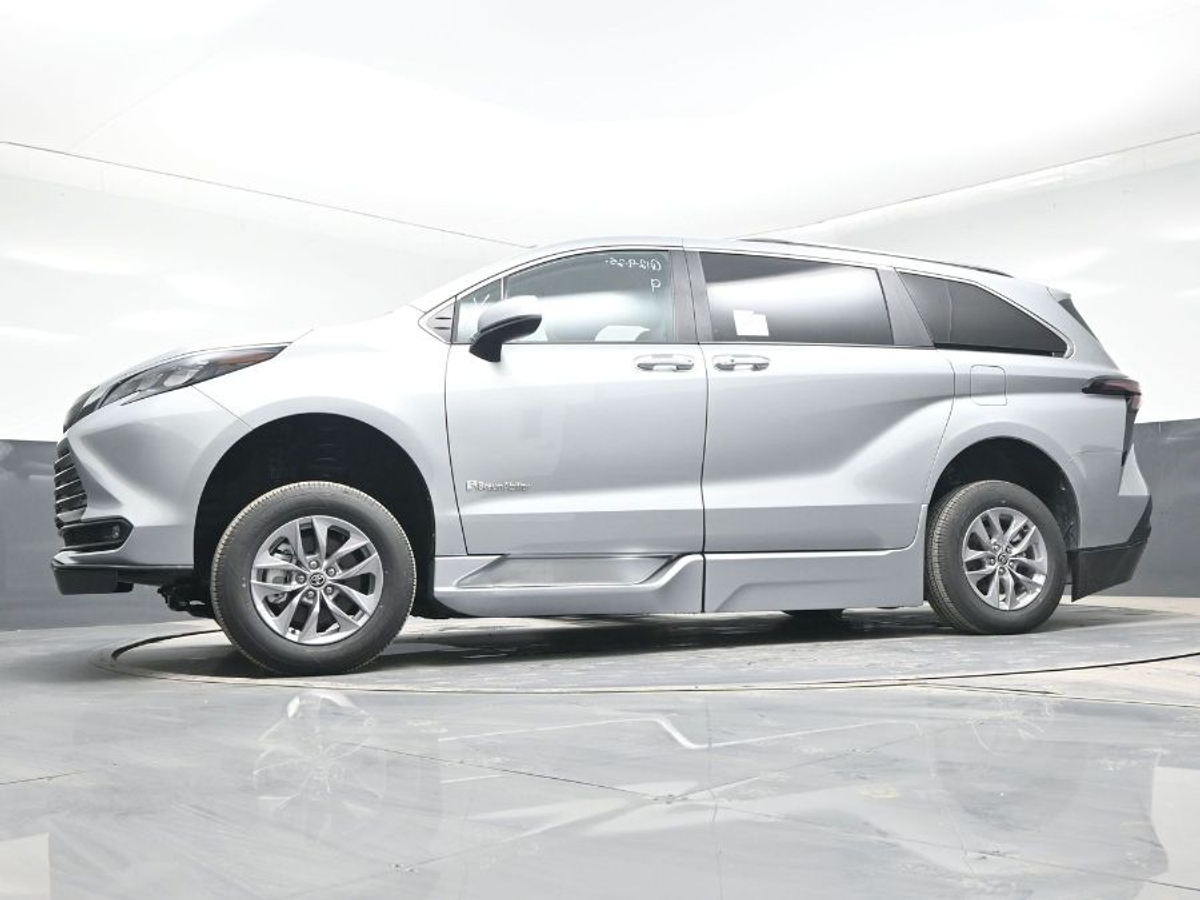 2025 TOYOTA SIENNA - Image 20