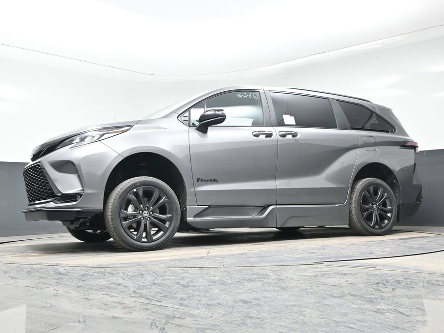 New 2026 Toyota Sienna Hybrid XSE - BraunAbility Side Entry Entry Fold Out Automatic Ramp