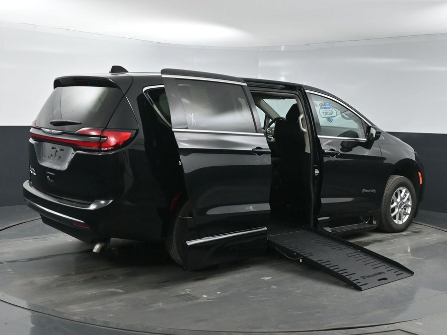 Used 2024 Chrysler Pacifica Touring L - BraunAbility Side Entry Entry Fold Out Automatic Ramp