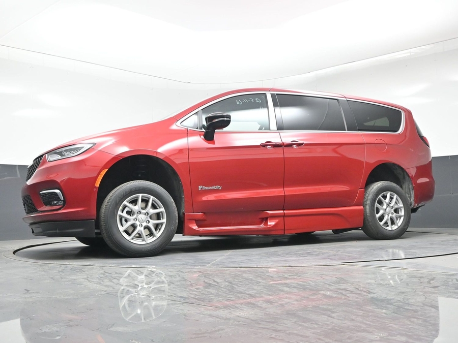Red Chrysler Pacifica image number 18
