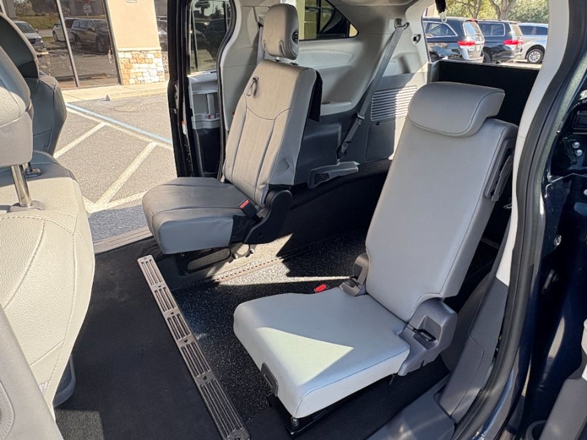 2024 TOYOTA SIENNA - Image 9