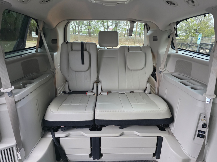 Used 2016 Chrysler Town and Country Touring-L - BraunAbility Side Entry Entry In Floor Automatic Ramp