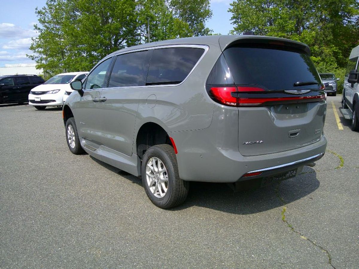 2025 CHRYSLER PACIFICA - Image 8