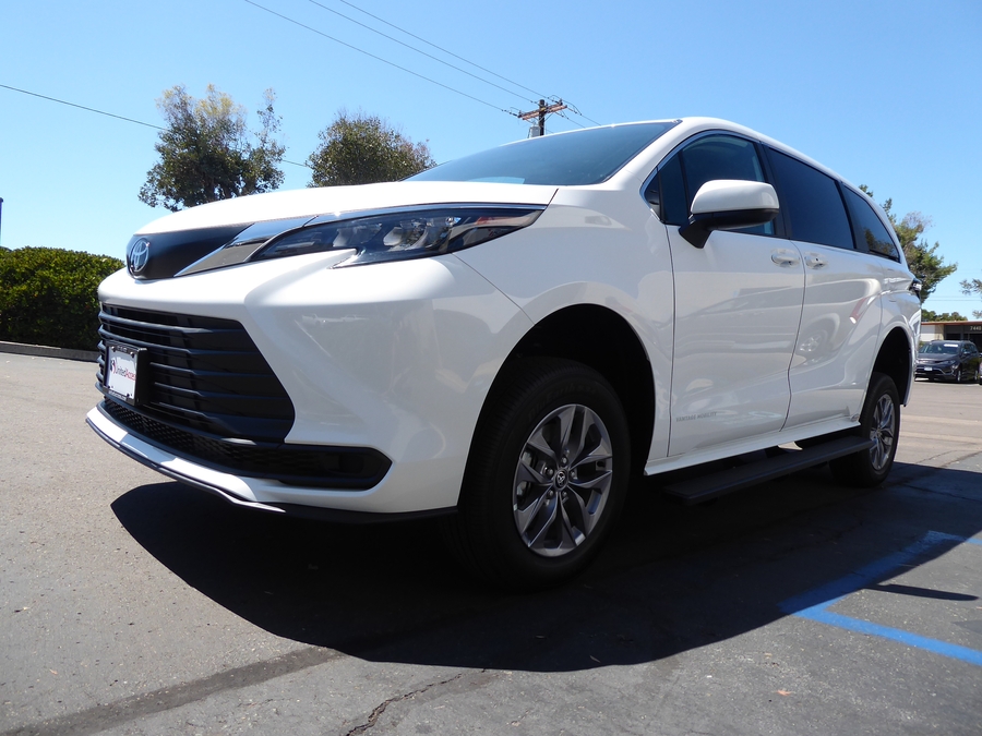 New 2026 Toyota Sienna Hybrid LE - Vantage Mobility Rear Entry Fold Out Manual Ramp