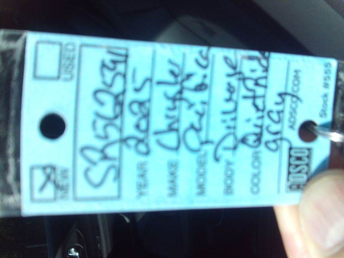 Grey Chrysler Pacifica image number 12