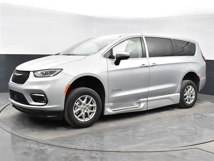 Used 2024 Chrysler Pacifica Touring L - BraunAbility Side Entry Fold Out Automatic Ramp