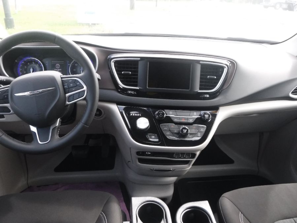 2023 CHRYSLER VOYAGER - Image 10