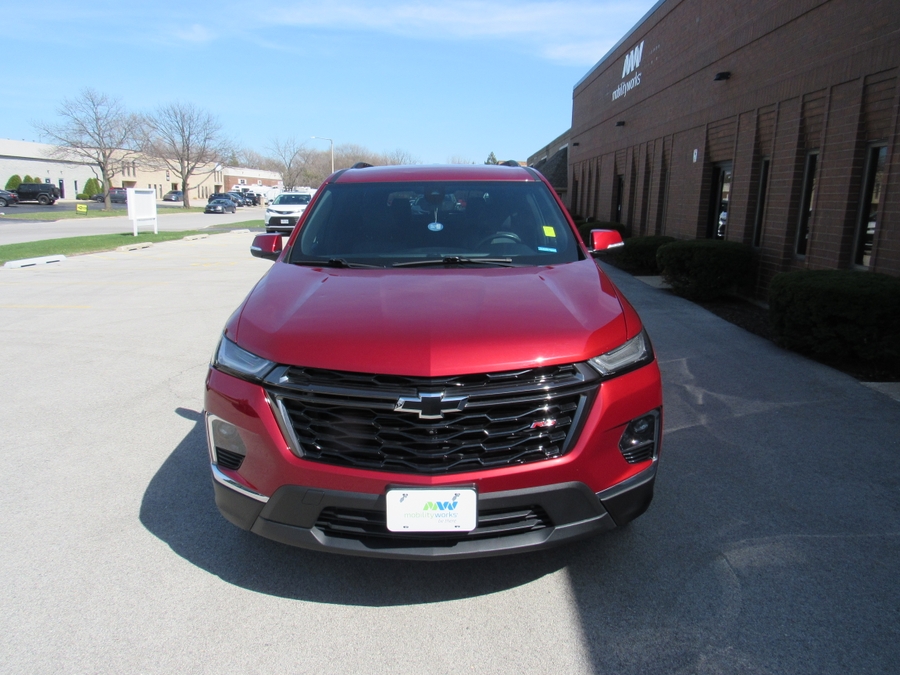 Red Chevrolet Traverse image number 3