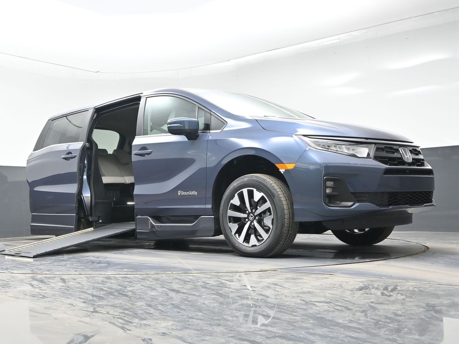 Blue Honda Odyssey image number 15