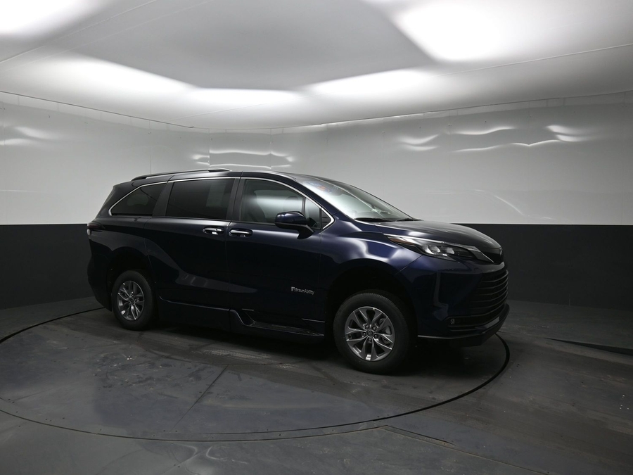 New 2026 Toyota Sienna Hybrid XLE Add - BraunAbility Side Entry Entry In Floor Automatic Ramp