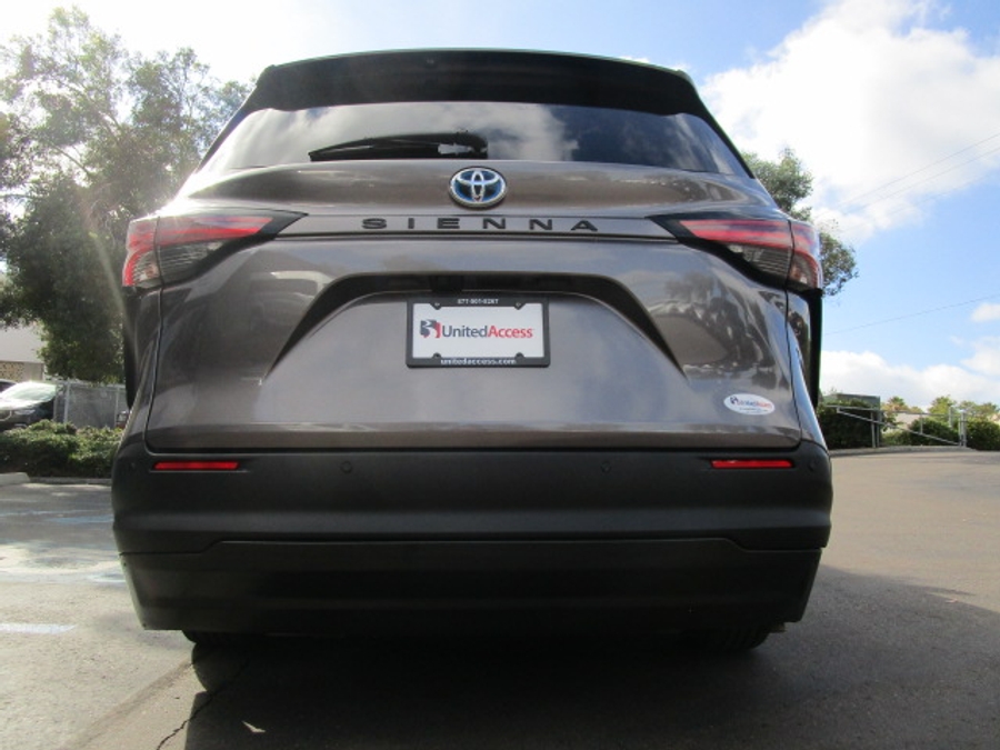 Used 2021 Toyota Sienna Hybrid XLE Base - BraunAbility Side Entry Entry Fold Out Automatic Ramp