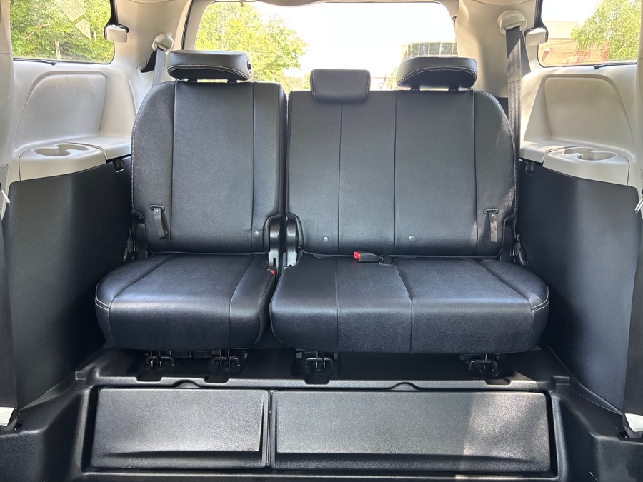 Used 2016 Toyota Sienna SE - BraunAbility Side Entry In Floor Automatic Ramp