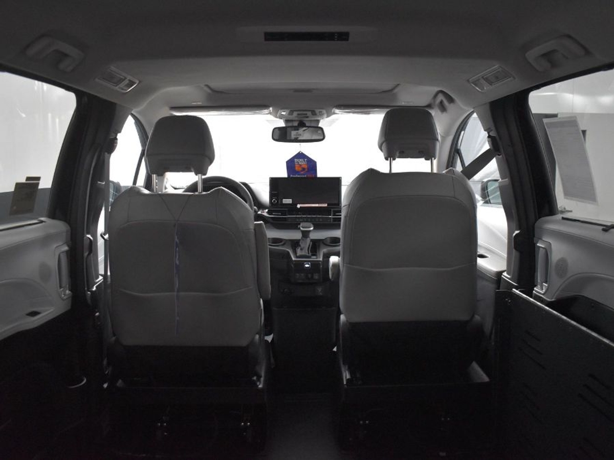 2025 TOYOTA SIENNA - Image 15