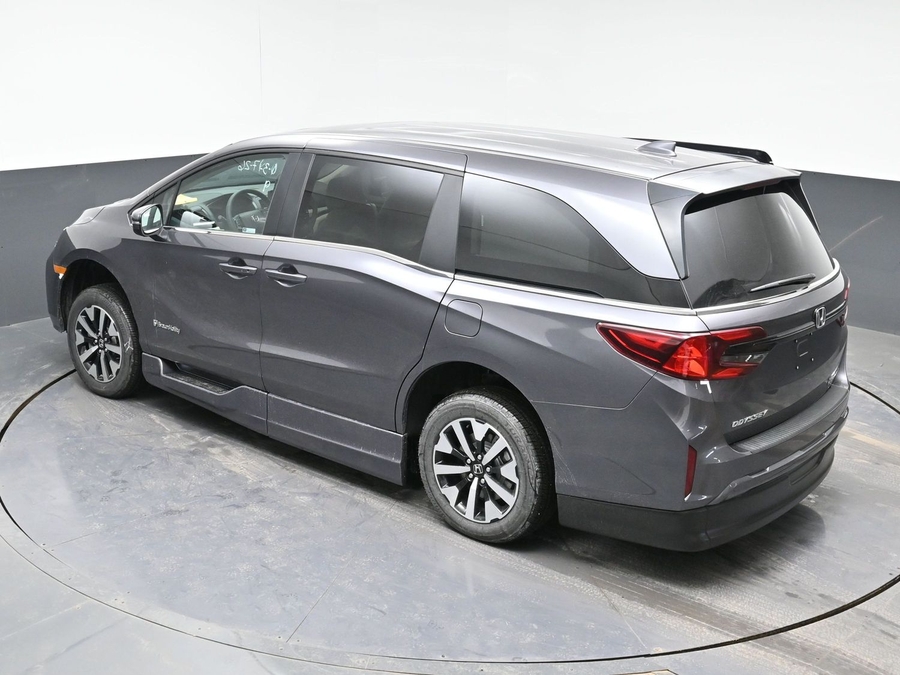 Grey Honda Odyssey image number 24