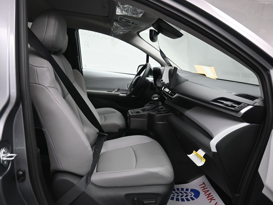 New 2026 Toyota Sienna Hybrid XLE Base - BraunAbility Side Entry Entry Fold Out Automatic Ramp