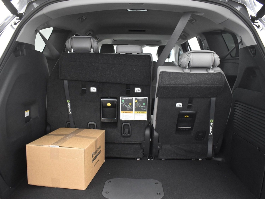 New 2025 Toyota Sienna Hybrid XLE Base - BraunAbility Side Entry Entry Fold Out Automatic Ramp
