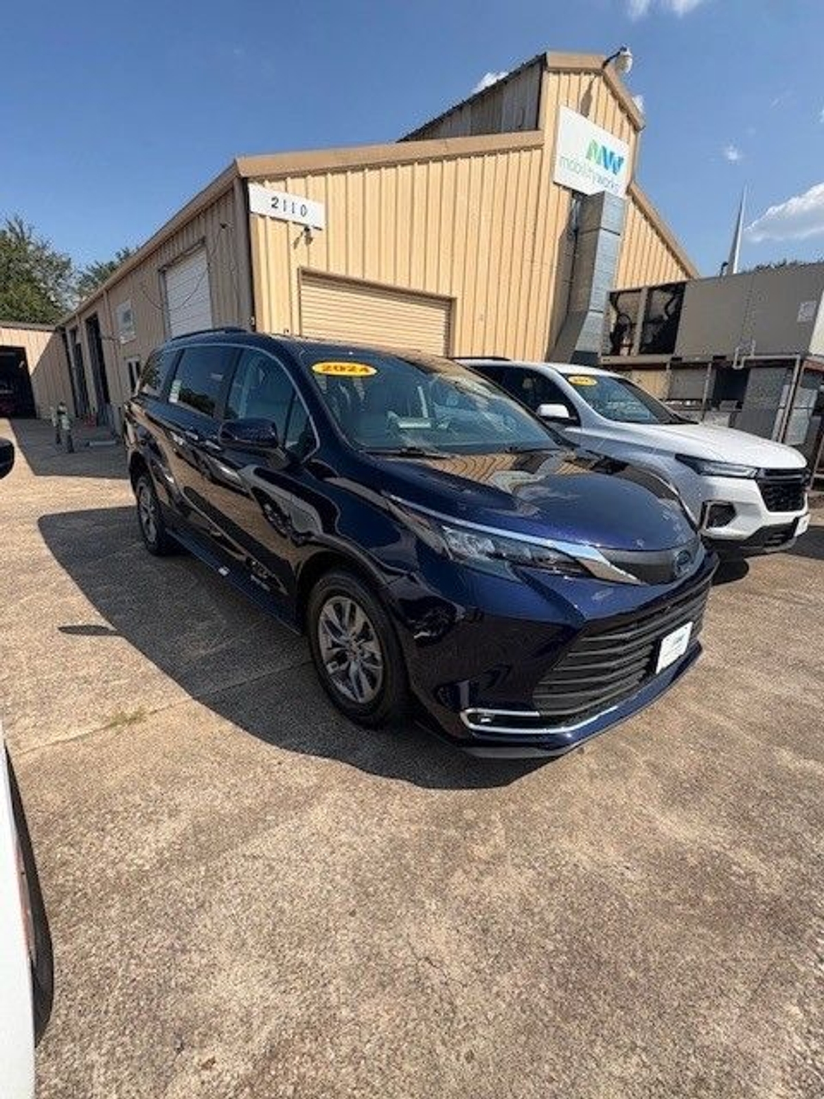 2024 TOYOTA SIENNA - Image 9