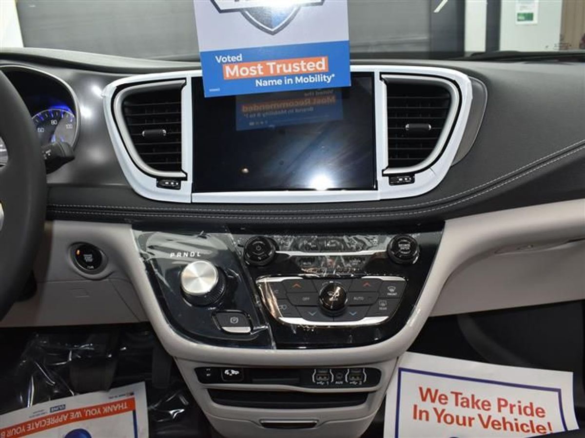 2023 CHRYSLER PACIFICA - Image 8