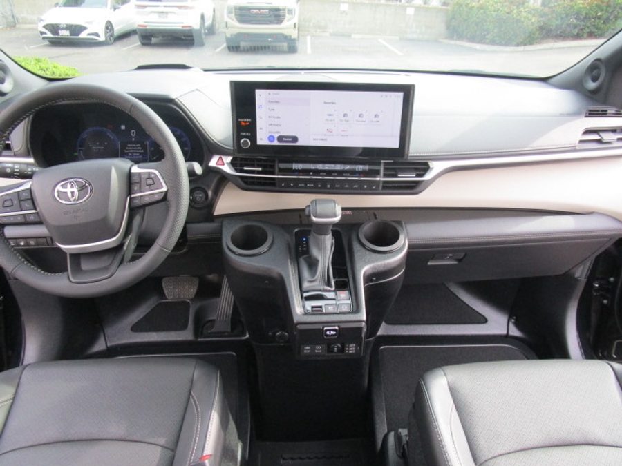 New 2025 Toyota Sienna Hybrid Platinum - BraunAbility Side Entry Entry In Floor Automatic Ramp