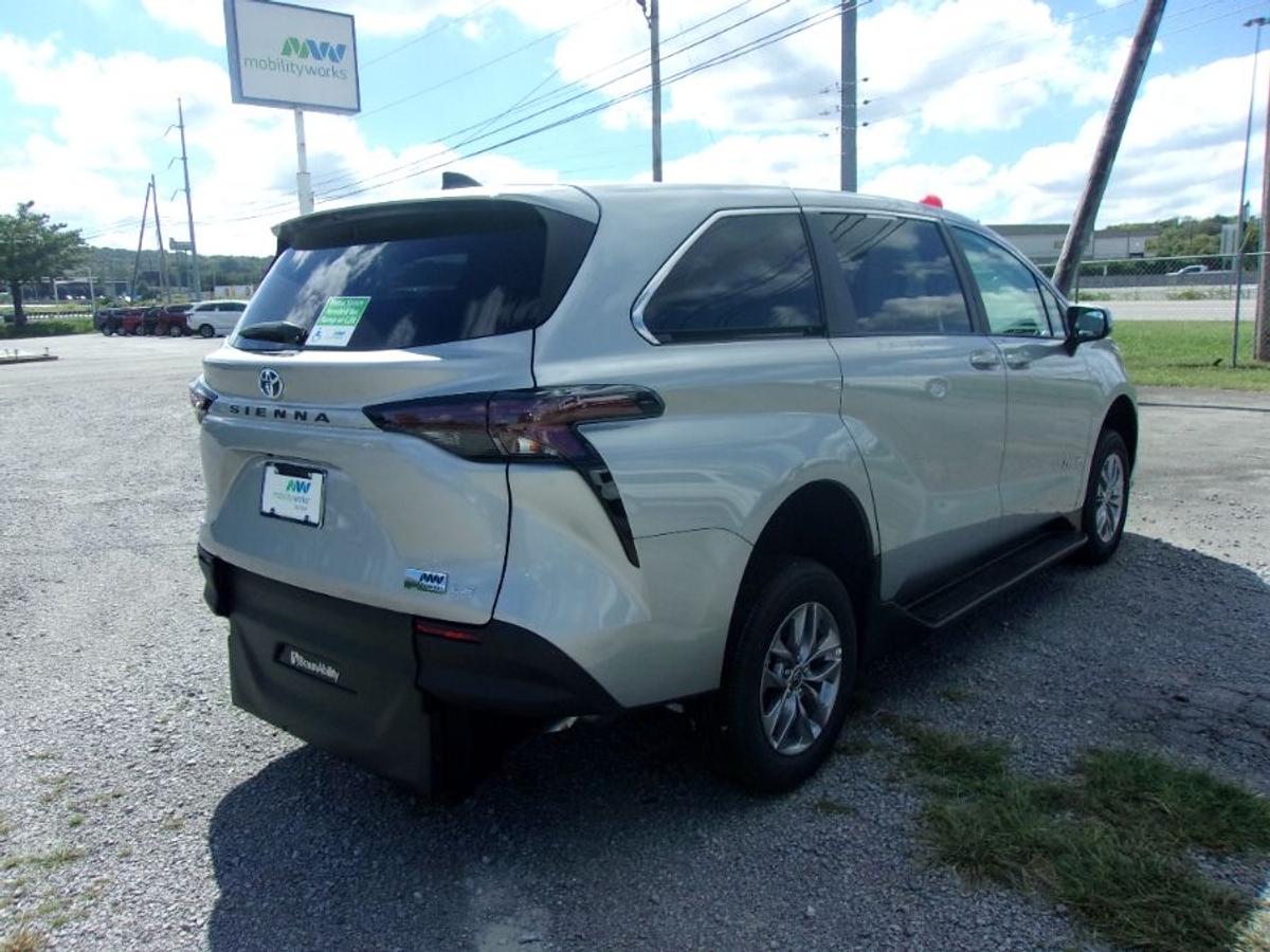 2025 TOYOTA SIENNA - Image 7