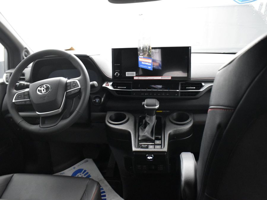 New 2025 Toyota Sienna Hybrid XSE Sport - BraunAbility Side Entry Entry Fold Out Automatic Ramp