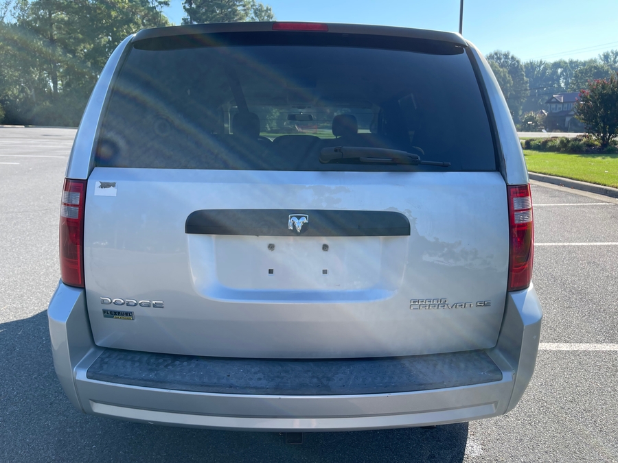 Silver Dodge Grand Caravan image number 4