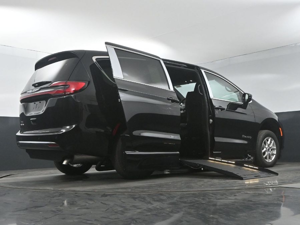 2025 CHRYSLER PACIFICA - Image 21
