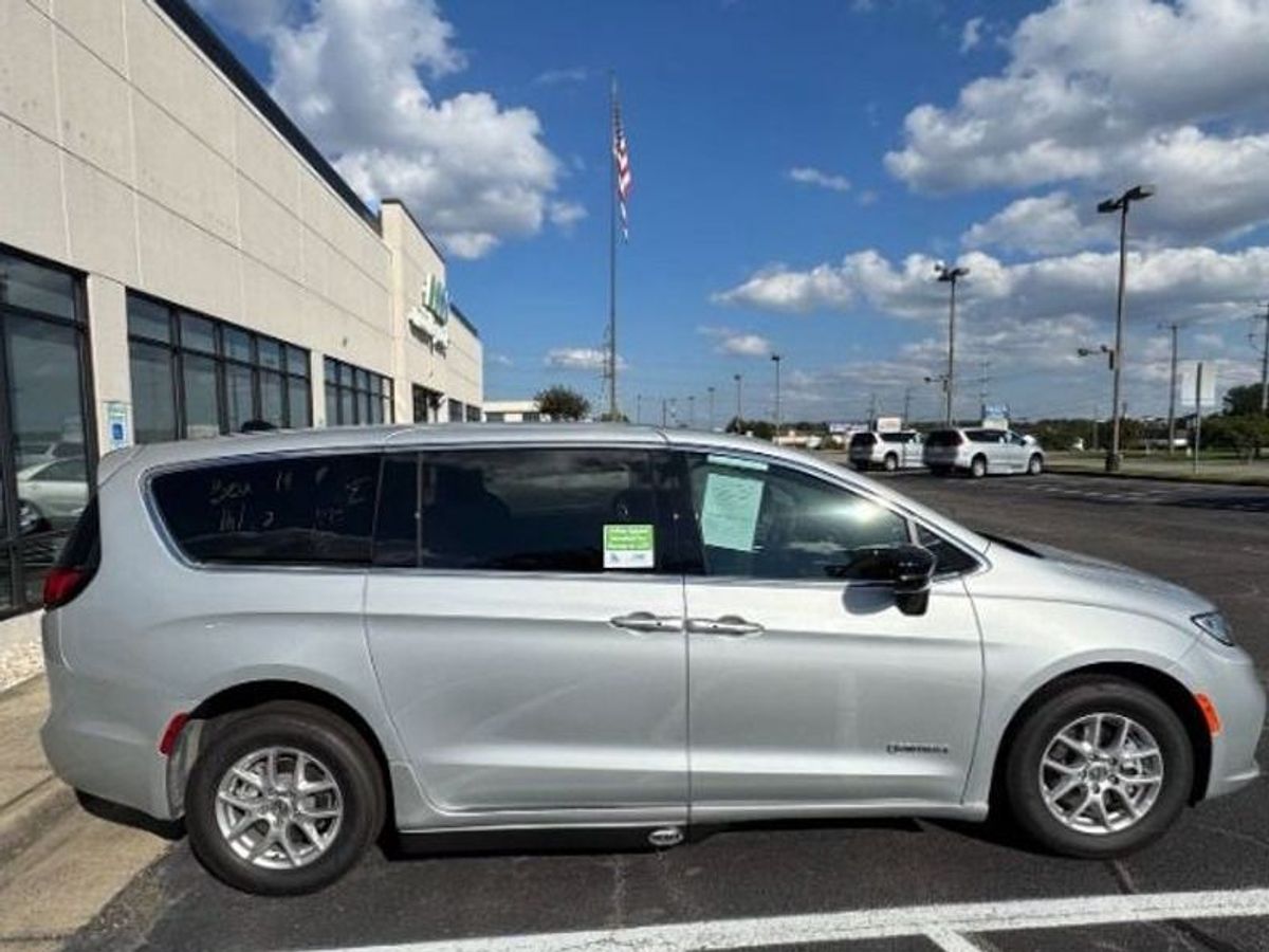 2024 CHRYSLER PACIFICA - Image 7