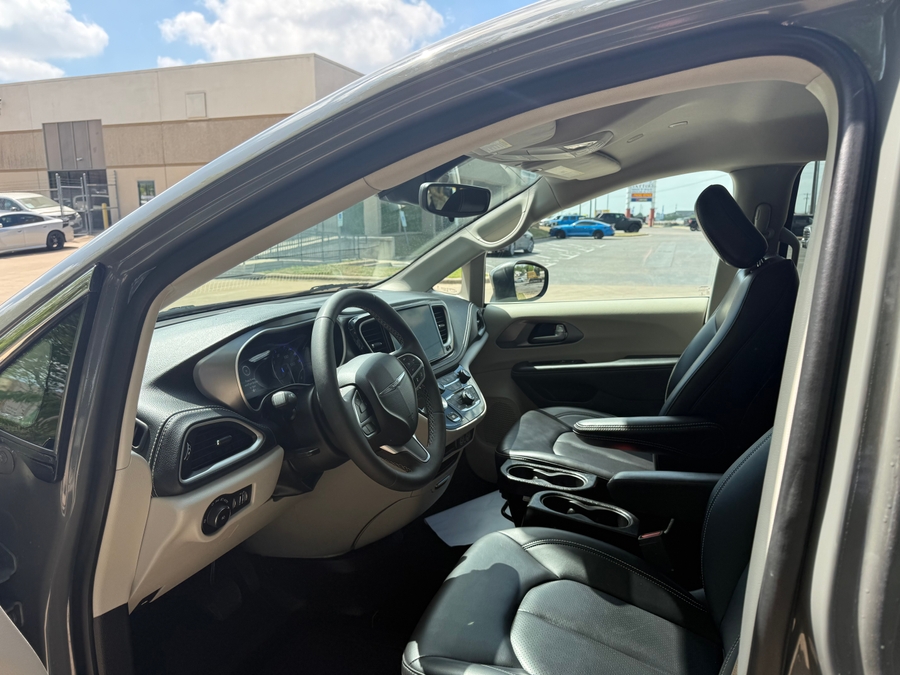 Used 2023 Chrysler Pacifica Touring L - BraunAbility Side Entry Entry In Floor Automatic Ramp