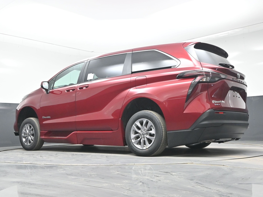New 2026 Toyota Sienna Hybrid LE - BraunAbility Side Entry Fold Out Automatic Ramp