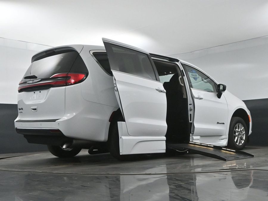 Used 2024 Chrysler Pacifica Touring L - BraunAbility Side Entry Entry Fold Out Automatic Ramp