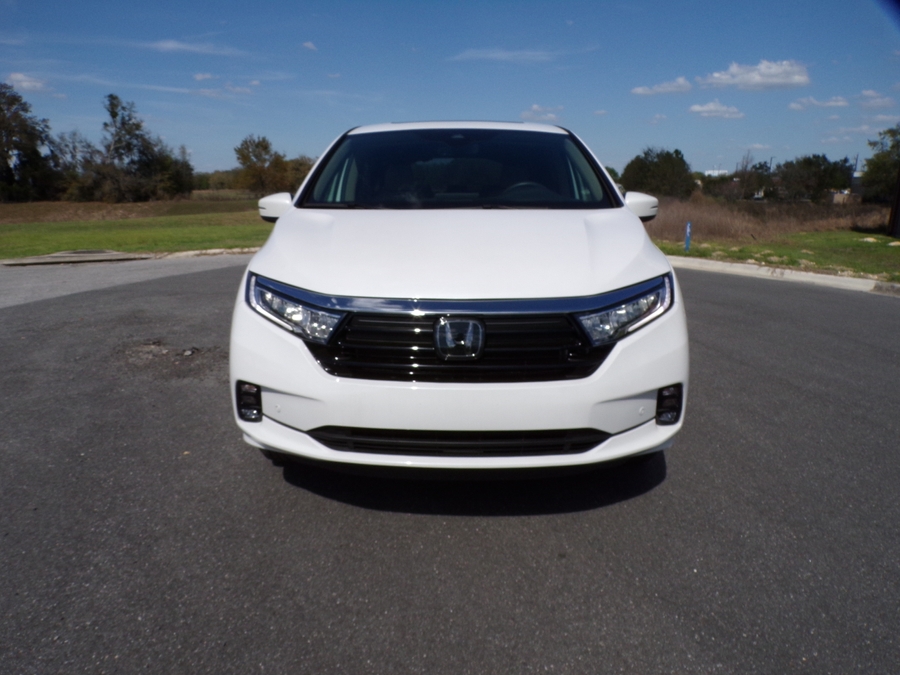 White Honda Odyssey image number 1