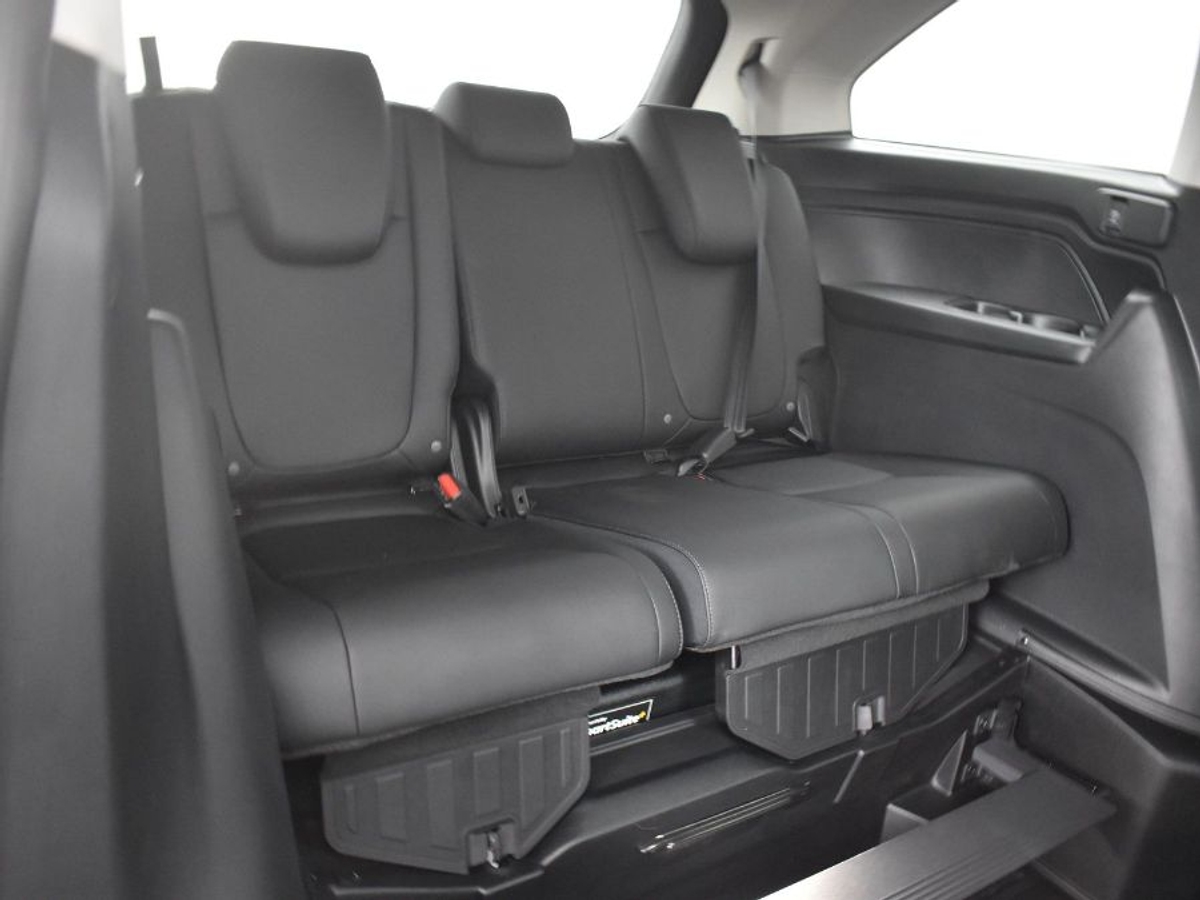 Black Honda Odyssey image number 7