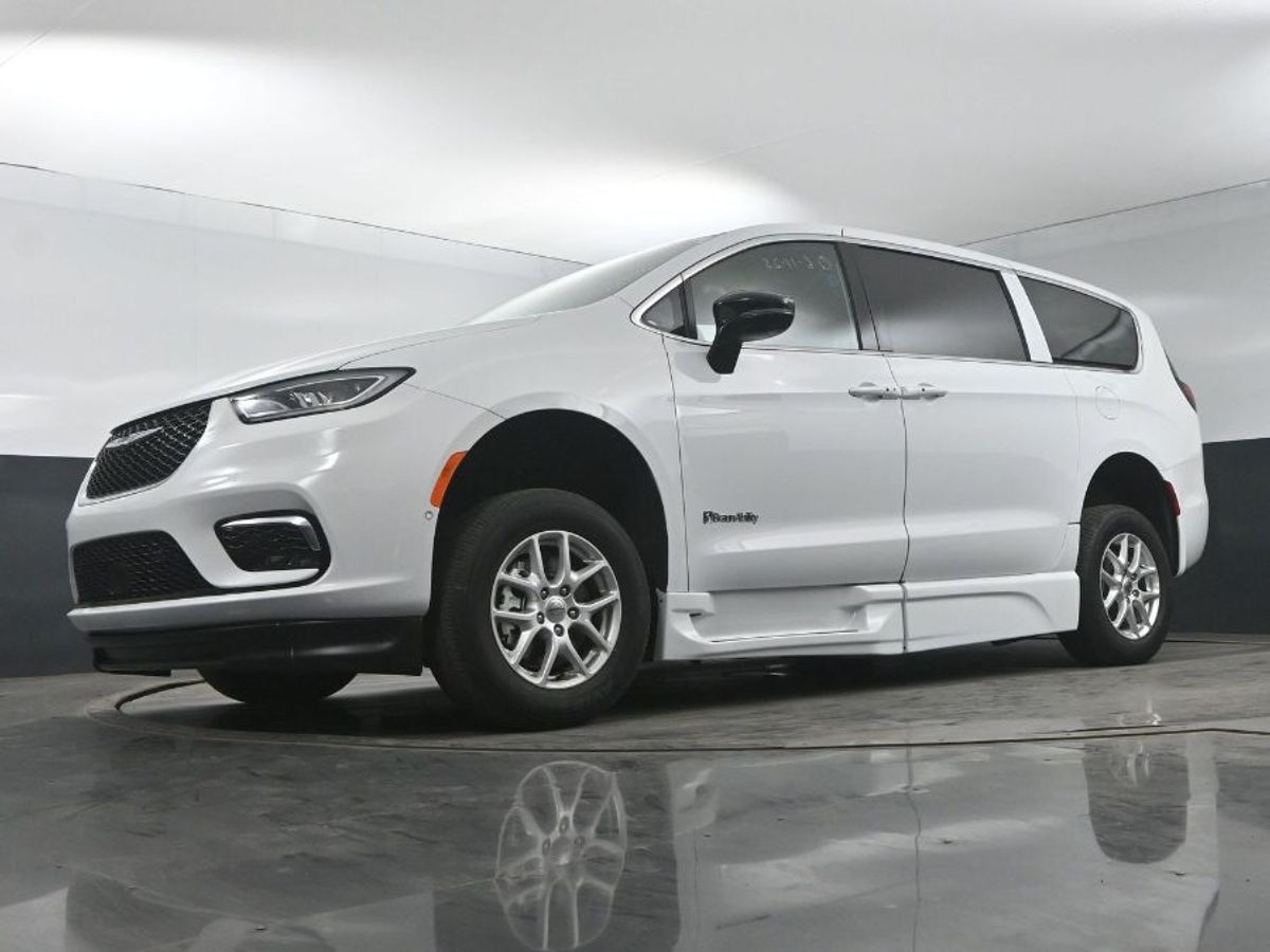 2025 CHRYSLER PACIFICA - Image 11