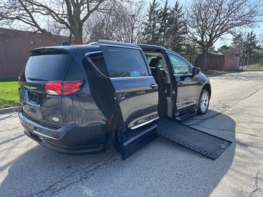 Used 2020 Chrysler Pacifica Touring L Plus - BraunAbility Side Entry Entry In Floor Automatic Ramp