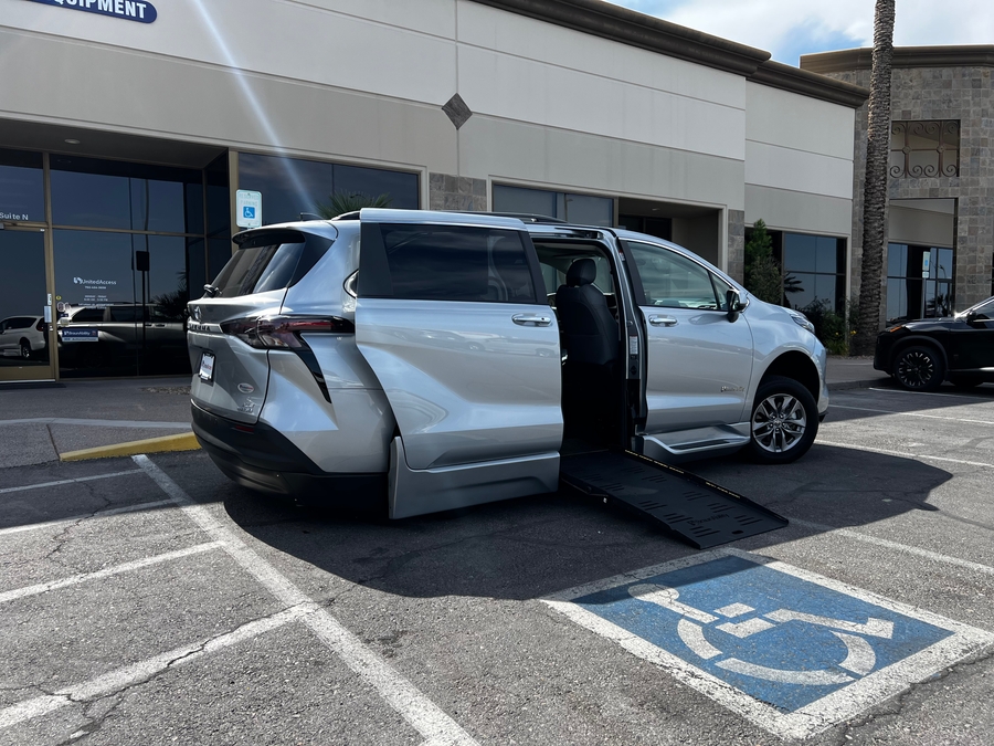 Used 2024 Toyota Sienna XLE - BraunAbility Side Entry Entry Fold Out Automatic Ramp