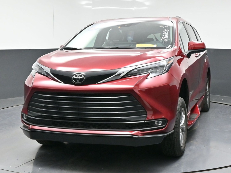 New 2026 Toyota Sienna Hybrid XLE Add - BraunAbility Side Entry In Floor Automatic Ramp