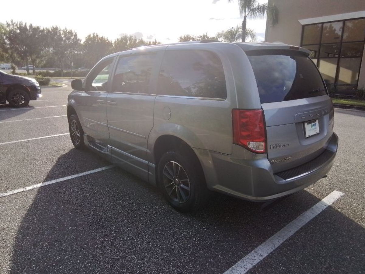 2017 DODGE GRAND CARAVAN - Image 6