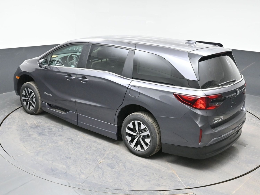 Grey Honda Odyssey image number 21