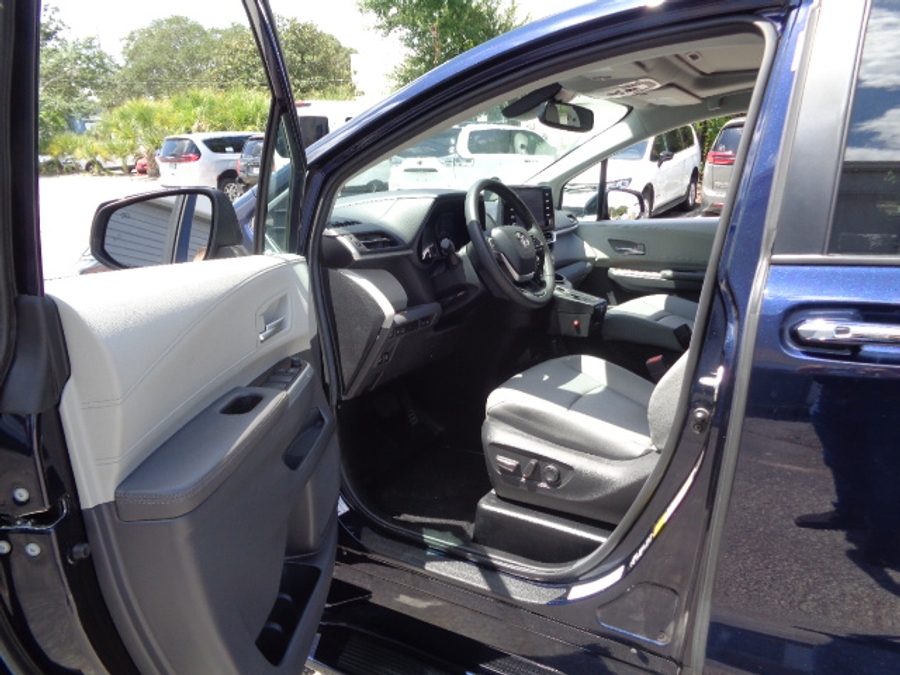 Used 2024 Toyota Sienna Hybrid XLE - BraunAbility Side Entry Fold Out Automatic Ramp