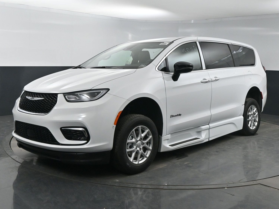 New 2025 Chrysler Pacifica Select Safety - BraunAbility Side Entry Entry Fold Out Automatic Ramp