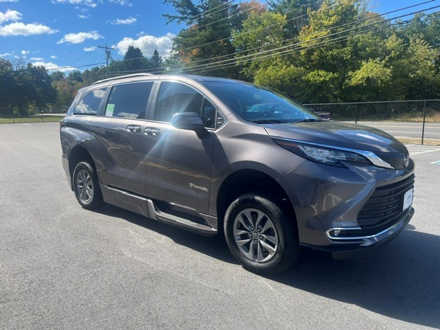2023 Toyota Sienna XLE - Photo 6