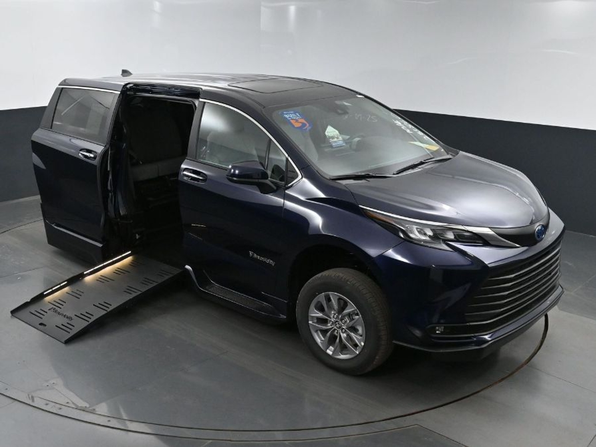 2025 TOYOTA SIENNA - Image 23