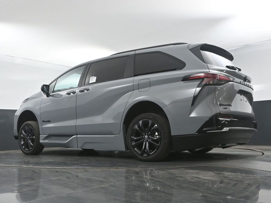 New 2025 Toyota Sienna Hybrid XSE Sport - BraunAbility Side Entry Entry In Floor Automatic Ramp